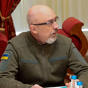Oleksіj Reznіkov och en ukrainsk stridsvagn.  AP