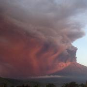 Vulkanen Gunung Agung under söndagen.