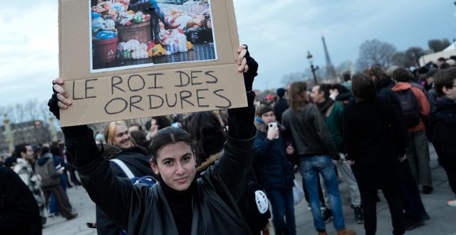 Protester mot Macrons pensionsreform i Paris.  Lewis Joly / AP