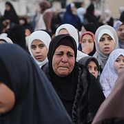 Palestinska kvinnor som ber under eid al-fitr i Gaza stad.