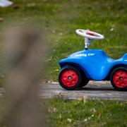 
Leksaker i trädgården där den sjuåriga flickan bodde med sin familj i en ort i Eslövs kommun. 