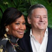 Ted Sarandos med hustrun Nicole Avant, bild från mars 2024. 