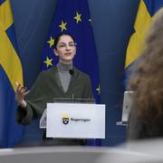  Miljöminister Romina Pourmokhtari (L) under pressträff om ny vindkraft till havs.