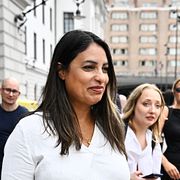 Nooshi Dadgostar (V) på Centralstationen i Stockholm den 5 augusti 2026.