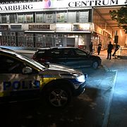 En person har skjutits ihjäl i Vårberg centrum i södra Stockholm