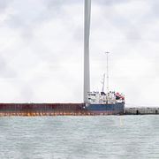 Bulkfartyget Caffa i hamnen i Trelleborg i mitten av juni.