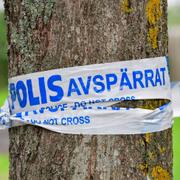 Polisavspärrning efter att två män skjutits i Hjulsta i nordvästra Stockholm.