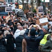 Demonstranterna hade plakat med allehanda budskap.