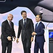Mark Rutte, generalsekreterare för Nato, statsminister Ulf Kristersson och Saabs vd Micael Johansson under ett forum för försvarsindustri inför Nato-toppmötet i Ankara, Turkiet.