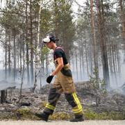 Släckningsarbete i Broddbo-Hedbo på tisdagen.