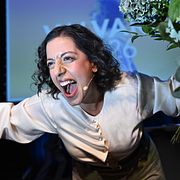 Simona Mohamsson (L) jublar efter att partiet klarat riksdagsspärren, men alla är inte lika glada.