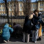 Blommor utanför Malmö Latinskola i Malmö efter dådet där två lärare mördades.