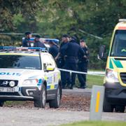 Polis och ambulans i centrala Skurup efter dödsmisshandeln