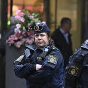 Polisen har larmats om en skottlossning på en restaurang i Sollentuna. 