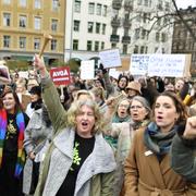 Demonstranter utanför landstingshuset i Stockholm.