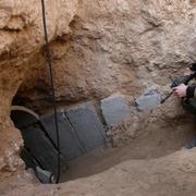 Arkivbild, israeliska soldater utanför en tunnel i närheten av gränsen till Gaza. 
