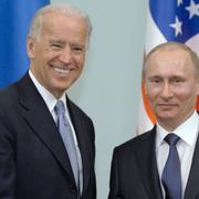 Joe Biden och Vladimir Putin vid ett möte när Biden var vicepresident.