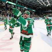 Rögles Henry Bowlby jublar efter ishockeymatchen i SHL mellan Rögle och Malmö Redhawks.