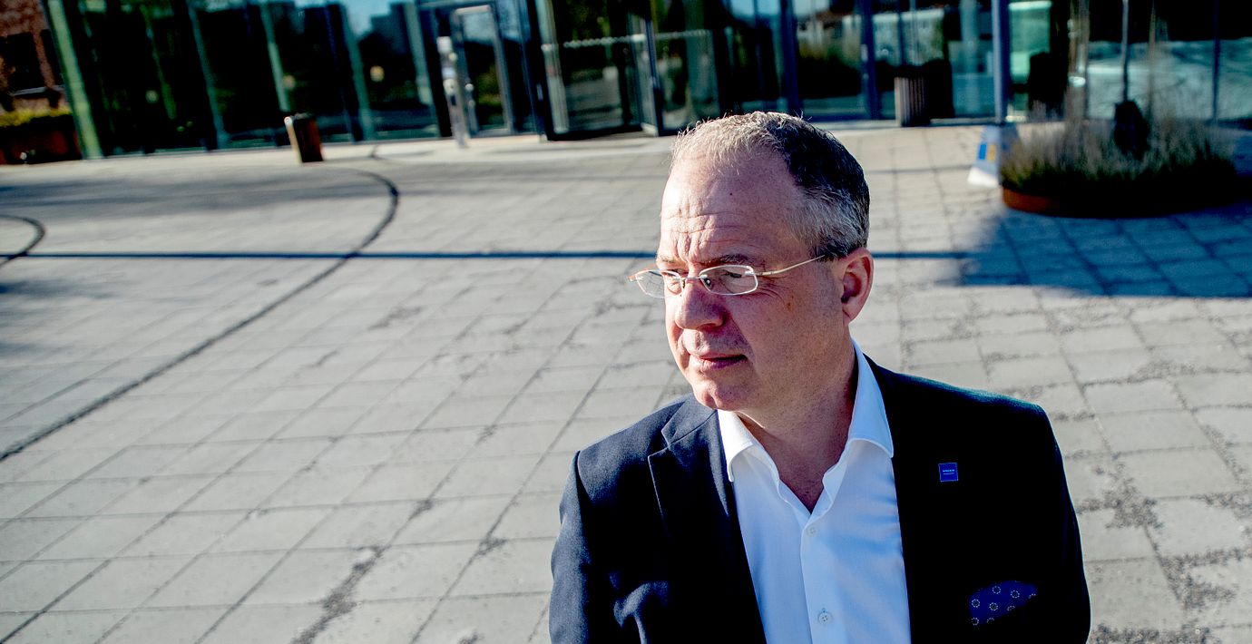 AB Volvos vd Martin Lundstedt utanför huvudkontoret på Hisingen.