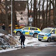 Polisen genomför en teknisk undersökning på platsen där en död man i 45-årsåldern hittades tidigare i januari. 