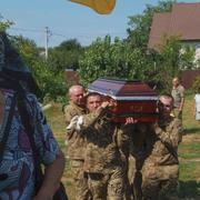 Begravningen av den ukrainske soldaten Volodymyr Grechanji i byn Putrivka, Ukraina, den 1 augusti 2024.