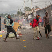 Folk som protesterar i början av november.