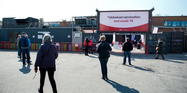 Arkivbild: Människor väntar på att vaccineras i Stockholm Jessica Gow / TT NYHETSBYRÅN