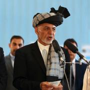 Ashraf Ghani håller tal i samband med valet.