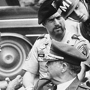 Cimino och Robert de Niro (i basker) under inspelningen av ”Deer hunter”