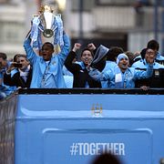 City-spelare firar Premier League-titeln 2012, en av säsongerna som omfattas.