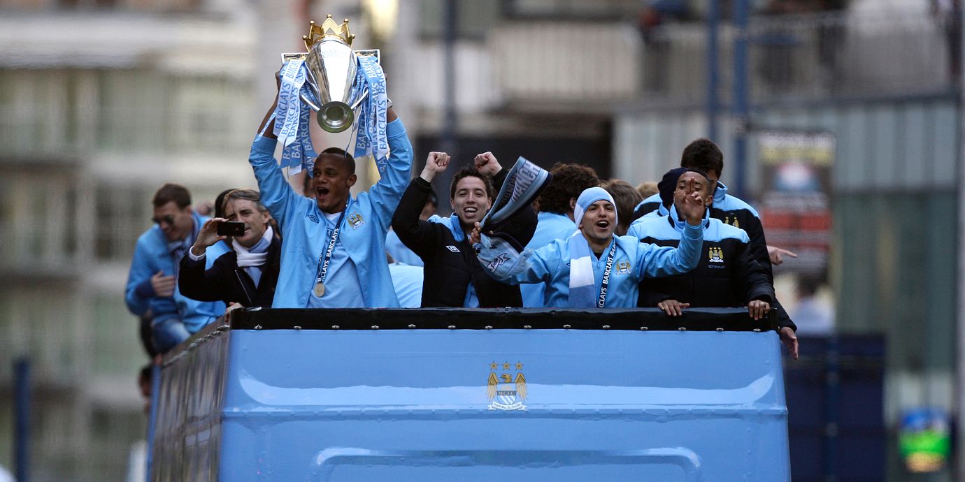 City-spelare firar Premier League-titeln 2012, en av säsongerna som omfattas.