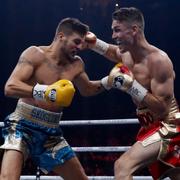 Erik Skoglund (till vänster) i matchen mot britten Callum Smith. 