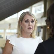 Socialdemokraternas gruppledare Lena Hallengren (S) intervjuas i riksdagen efter den särskilda riksdagsdebatten om förtroendeskadlig partifinansiering den 1 oktober 2024. 