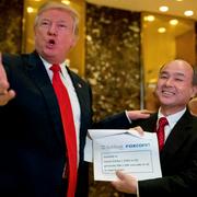 Softbanks vd Masayoshi Son tillsammans med USA:s president Donald Trump.