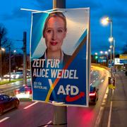 Poster med AFD:s toppkandidat under valrörelsen. 