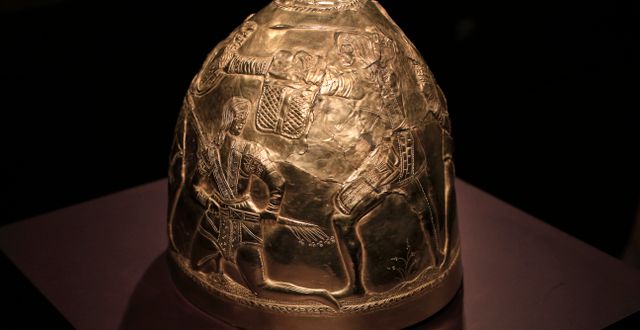 En hjälm av skytiskt guld från ett museum på Krymhalvön. Peter Dejong / AP