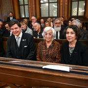 Ruth Berlinger med riksdagens talman Andreas Norlén, och Lena Posner Körösi, ordförande Judiska Församlingen i Stockholm, närvarade på torsdagen vid minneshögtiden i Judiska församlingen i Stockholm