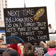 Protester i Los Angeles mot den amerikanska näringsliv- och techeliten, 2025.