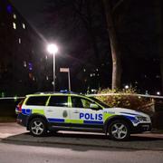 Polisen på plats i Hässelby på söndagskvällen.