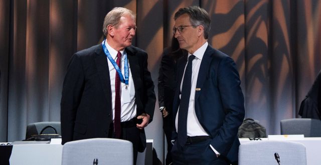 Riksbankschefen Erik Thedéen (till höger) i samspråk med Marcus Wallenberg. Caisa Rasmussen / TT