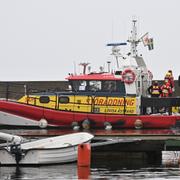 Sjöräddningen i Hörvik i hamn efter att länsor lagts ut. TT-lines färja Marco Polo gick på söndagsmorgonen på grund i Pukaviksbukten söder om Karlshamn. 