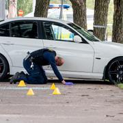Polis undersöker brottsplatsen