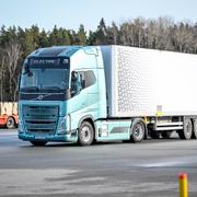 Elektrisk lastbil från Volvo visas upp i samband med ett EU-möte i Märsta utanför Stockholm i februari 2023.