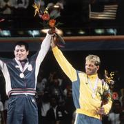 Frank Andersson mottar sin bronsmedalj under OS 1984.