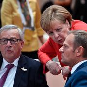 Arkivbild: Angela Merkel tillsammans med EU-topparna Jean Claude Juncker och Donald Tusk.