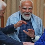Narendra Modi välkomnar Antonio Costa och Ursula von der Leyen inför deras möte i New Delhi på tisdagen.