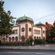 Synagogan vid Betaniaplan i centrala Malmö på söndagskvällen. 