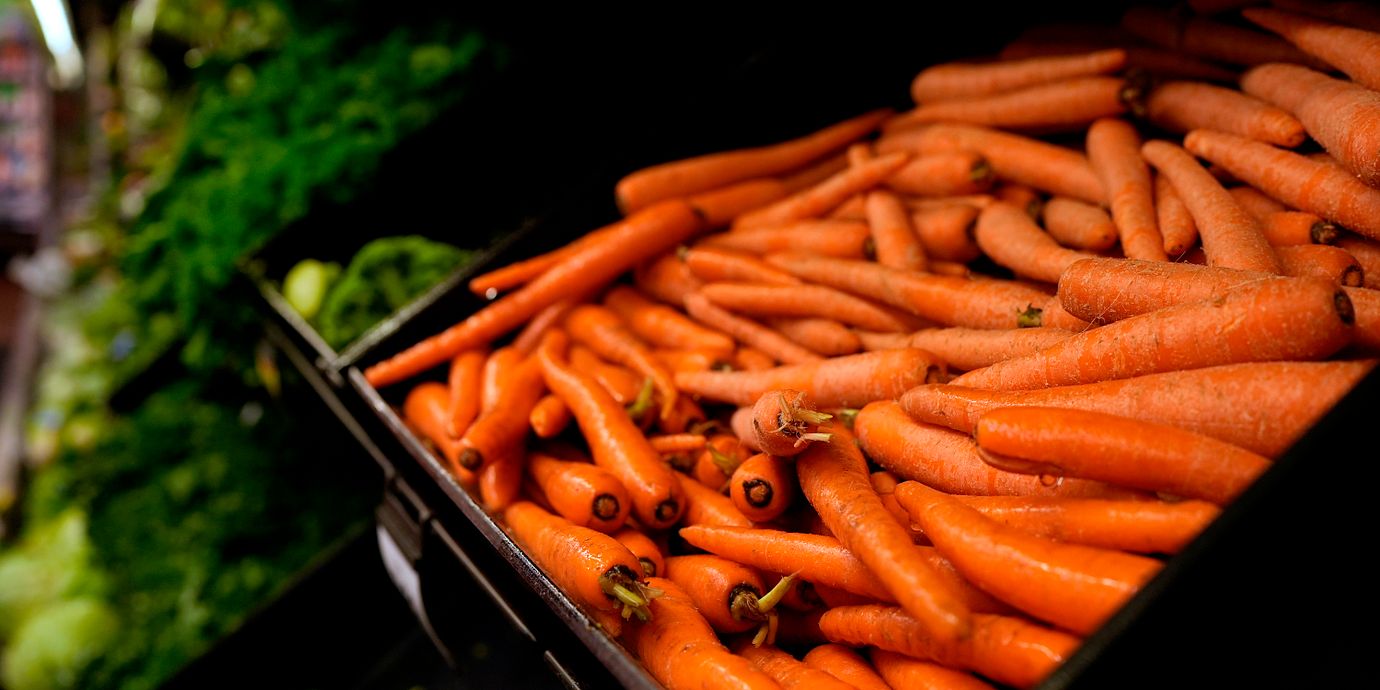 Matpriserna har pressats ned sedan matmomsen halverades från 12 till 6 procent i våras.