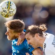  Halmstads Alexander Ruud Tveter mot AIK:s Nils-Eric Johansson under lördagseftermiddagens allsvenska match mellan Halmstad och AIK på Örjans Vall i Halmstad.