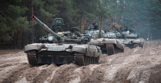 Ryska stridsvagnar som tagit i beslag av ukrainska armén. Aleksandr Shulman / AP